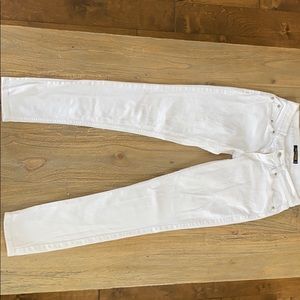 White Levi’s jeans